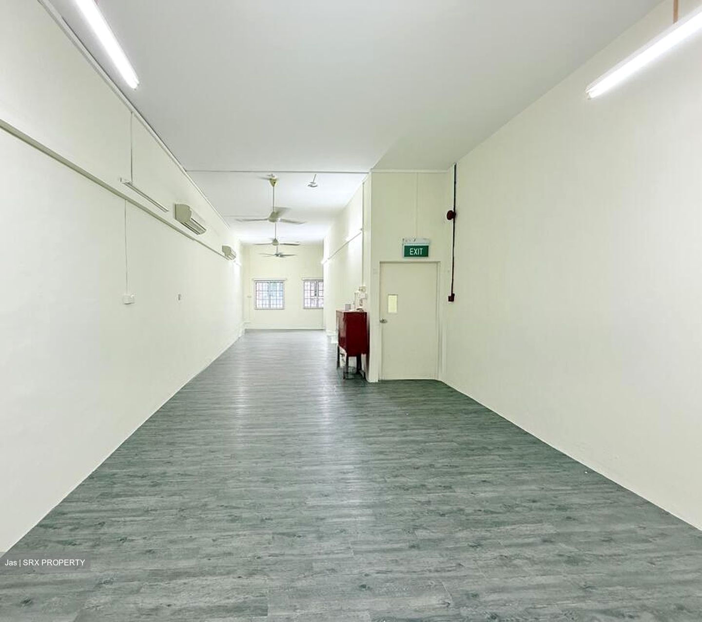 Jalan Besar (D8), Office #500559211